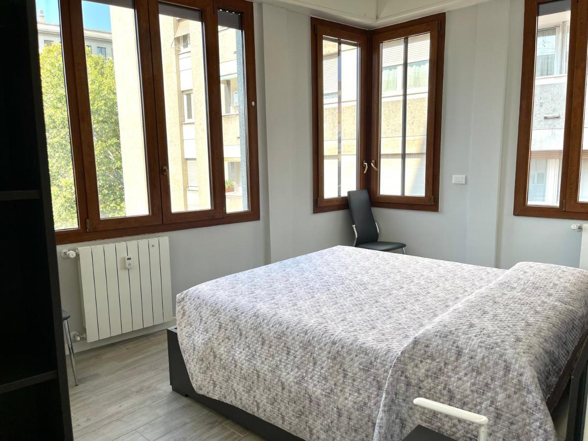 Enzo Lägenhet Milano Exteriör bild