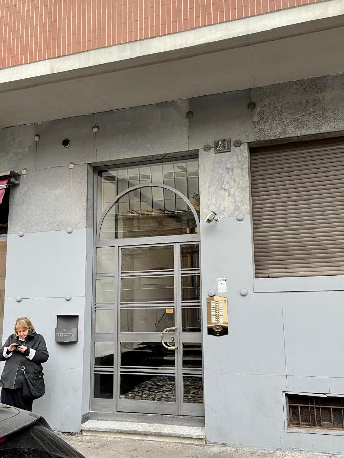 Enzo Lägenhet Milano Exteriör bild