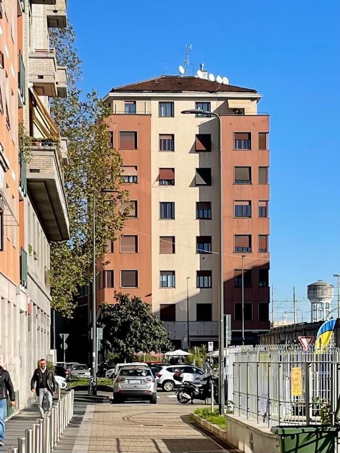 Enzo Lägenhet Milano Exteriör bild